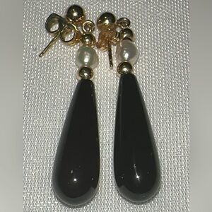 14k Gold onyx and pearl tearDrop Earrings 3.6 grams #16